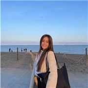 Disposada a fer classes de llengua catalana a alumnes de infantil, primària i secundària